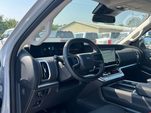 New 2025 Ford Expedition Platinum w/ Driver's Package image 12