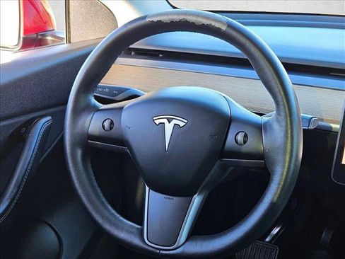 Used 2021 Tesla Model Y Long Range image 11