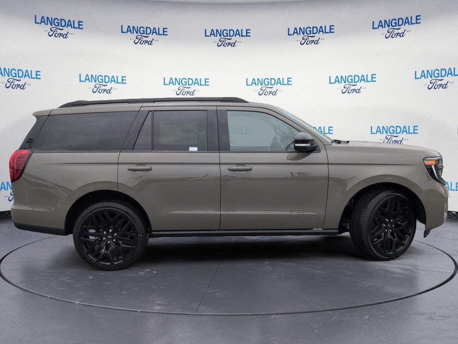 New 2027 Ford Expedition Platinum w/ Stealth Performance Package AWD/4WD image 3