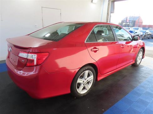 Used 2012 Toyota Camry SE w/ Preferred Accessory Pkg FWD image 15