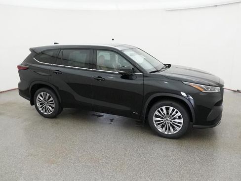 New 2026 Toyota Highlander Platinum AWD/4WD image 12