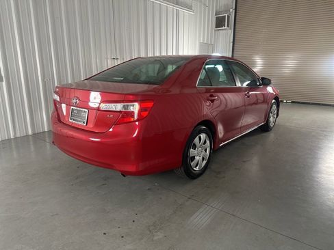 Used 2014 Toyota Camry LE image 5