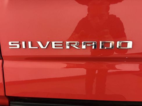 Used 2022 Chevrolet Silverado 1500 LT AWD/4WD image 39