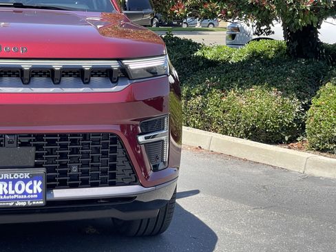 New 2026 Jeep Grand Wagoneer Limited AWD/4WD image 6
