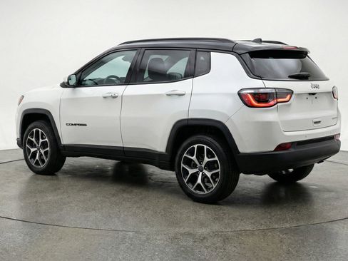 Used 2025 Jeep Compass Limited AWD/4WD image 6