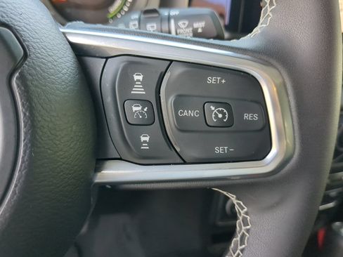 Used 2025 Jeep Wrangler Unlimited Sahara AWD/4WD image 65