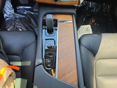 Used 2023 Volvo XC90 B5 Plus w/ Protection Package AWD/4WD image 18