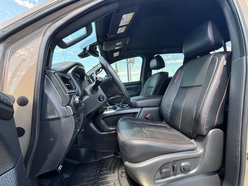 Used 2021 Nissan Titan PRO-4X w/ Pro-4x Convenience Package AWD/4WD image 13