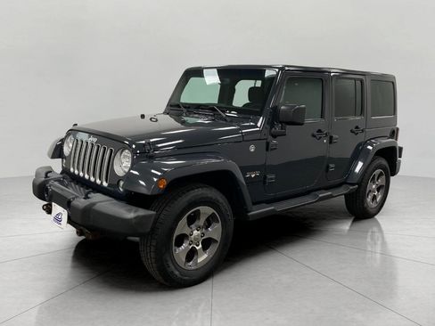 Used 2016 Jeep Wrangler Unlimited Sahara w/ Connectivity Group AWD/4WD image 9