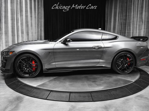Used 2021 Ford Mustang Shelby GT500 w/ Technology Package RWD image 1