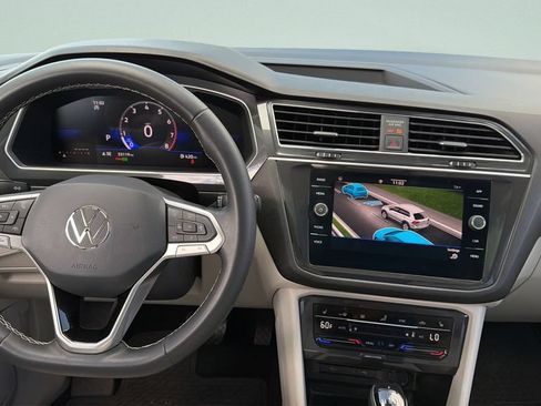 Used 2023 Volkswagen Tiguan SE FWD image 17