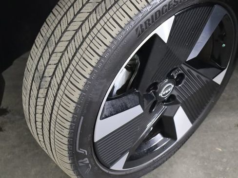 Used 2025 Nissan Kicks SR FWD image 36