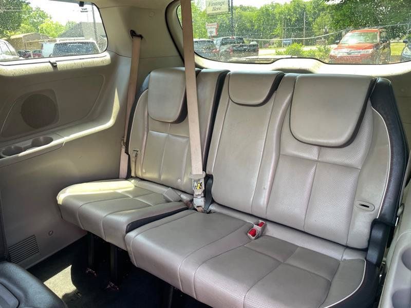 Used 2017 Kia Sedona LX w/ LX Essentials Premium Package FWD image 12