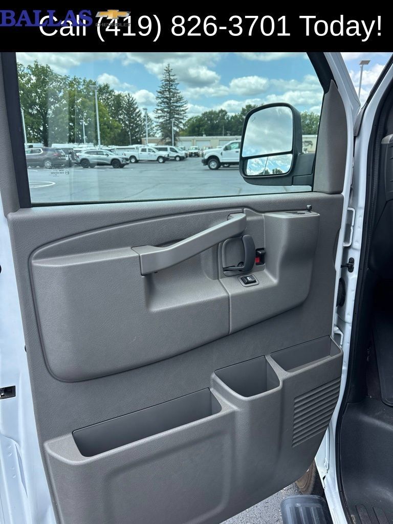 Used 2024 GMC Savana 3500 LT w/ LT Preferred Equipment Group RWD image 11