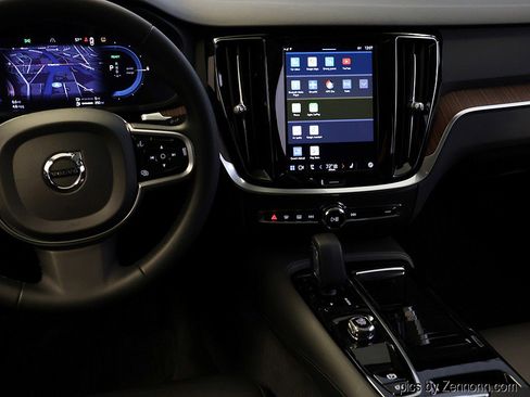 Used 2023 Volvo S60 T8 Plus image 17