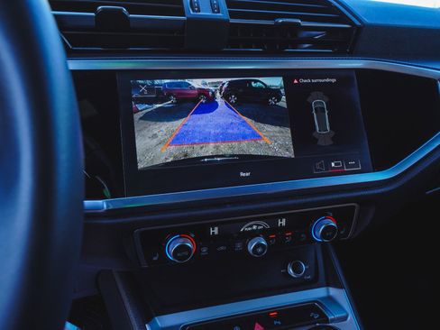 Used 2025 Audi Q3 2.0T Premium image 18