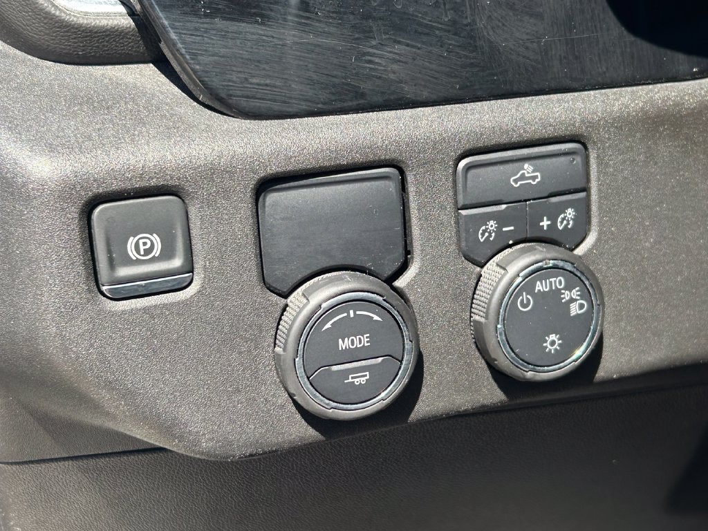 Used 2025 Chevrolet Silverado 1500 LT RWD image 24