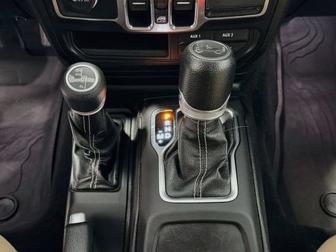 Used 2018 Jeep Wrangler Unlimited Sahara AWD/4WD image 16