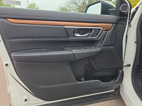 Used 2018 Honda CR-V Touring image 10