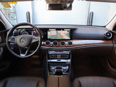 Used 2017 Mercedes-Benz E 300 4MATIC image 19