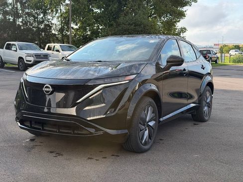 Used 2023 Nissan Ariya AWD image 2