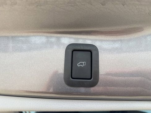 Used 2018 Toyota Highlander Plus AWD/4WD image 21