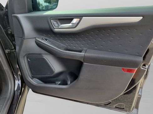 Certified 2020 Ford Escape SE image 29