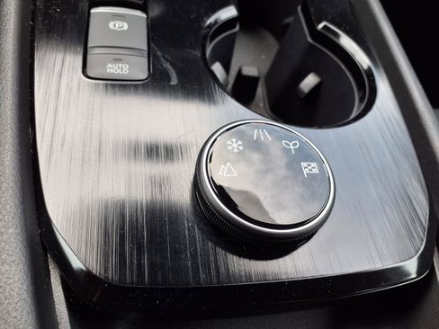 Used 2023 Nissan Rogue S image 10