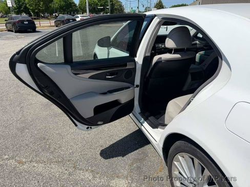 Used 2013 Lexus LS 460 w/ Comfort Pkg RWD image 10