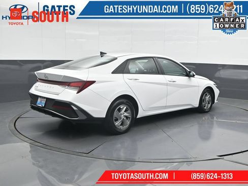 Used 2025 Hyundai Elantra SE FWD image 2
