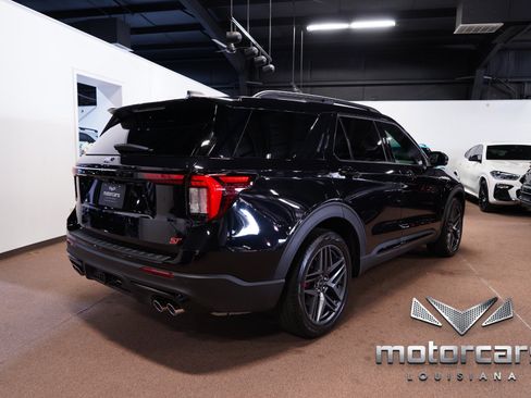 Used 2025 Ford Explorer ST AWD/4WD image 7
