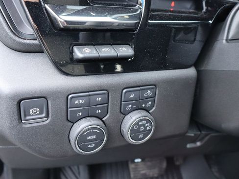 Used 2025 Chevrolet Silverado 2500 ZR2 w/ Technology Package image 8