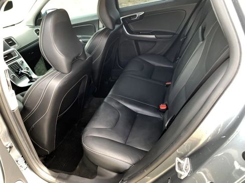 Used 2018 Volvo V60 T5 Dynamic w/ Vision Package image 19