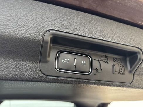 Used 2020 Ford Explorer Limited image 13