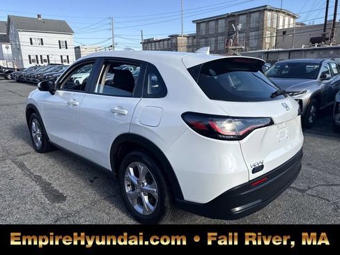 Used 2023 Honda HR-V LX image 8