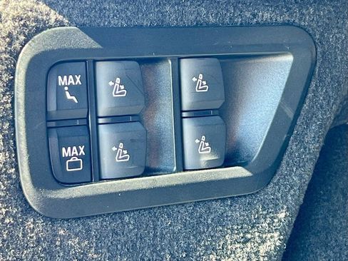 Used 2024 BMW X7 xDrive40i w/ Premium Package image 31