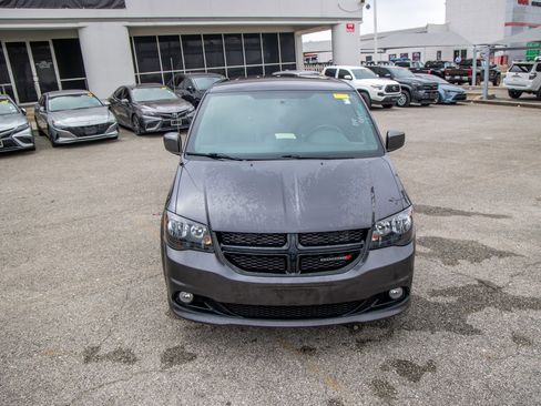 Used 2018 Dodge Grand Caravan SE image 4