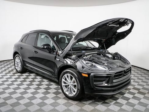 Certified 2025 Porsche Macan image 37