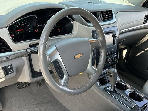 Used 2017 Chevrolet Traverse LT FWD image 25