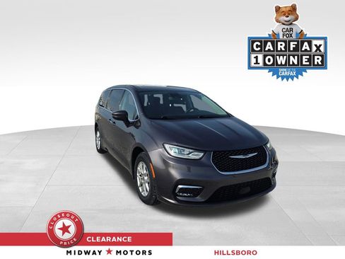 Used 2023 Chrysler Pacifica Touring-L FWD image 1