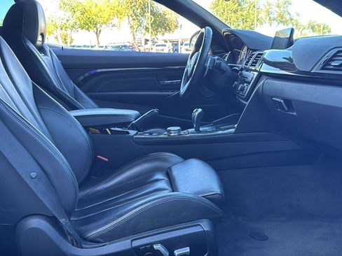 Used 2016 BMW M4 Convertible image 21