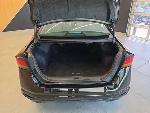Used 2024 Nissan Altima 2.5 SR FWD image 28