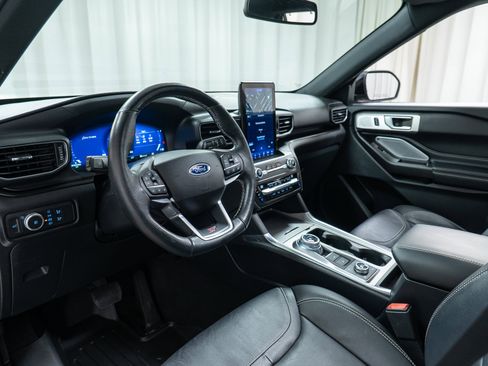 Used 2020 Ford Explorer ST w/ ST Street Pack image 12
