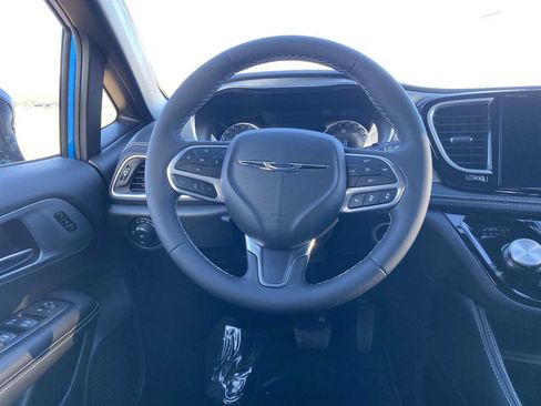 New 2026 Chrysler Pacifica Limited image 30