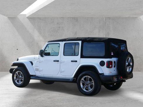 Used 2018 Jeep Wrangler Unlimited Sahara AWD/4WD image 4