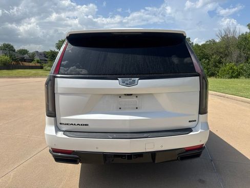 Used 2021 Cadillac Escalade ESV Sport w/ Driver Assist Tech Package AWD/4WD image 4