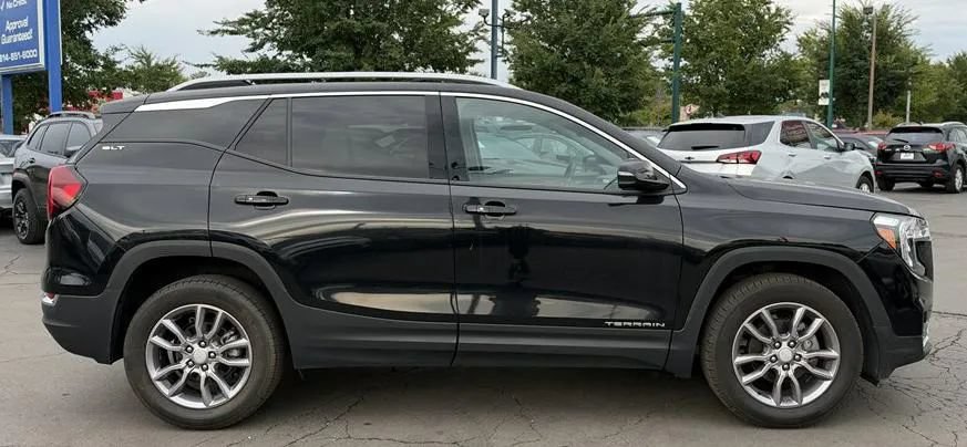 Used 2023 GMC Terrain SLT AWD/4WD image 8