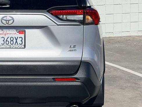 Used 2022 Toyota RAV4 LE image 11