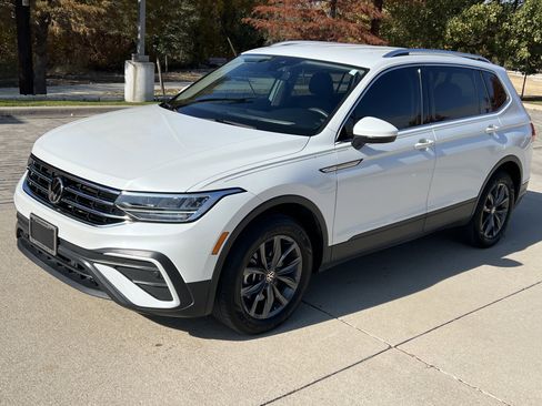Certified 2023 Volkswagen Tiguan SE image 5