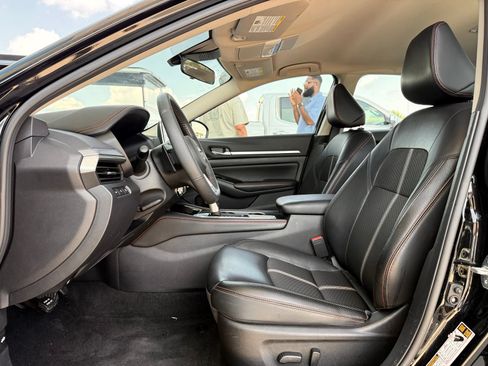 Used 2024 Nissan Altima 2.5 SR FWD image 15